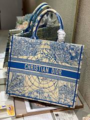 DIOR Book Tote Blue Dior Around the World Embroidery 41 cm - 3
