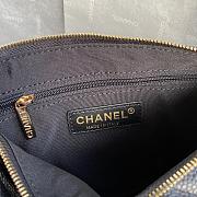 Chanel Grained Leather Hobo Bag Black | B01960 - 2