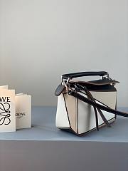 Loewe Mini Puzzle bag in classic calfskin white/black - 4