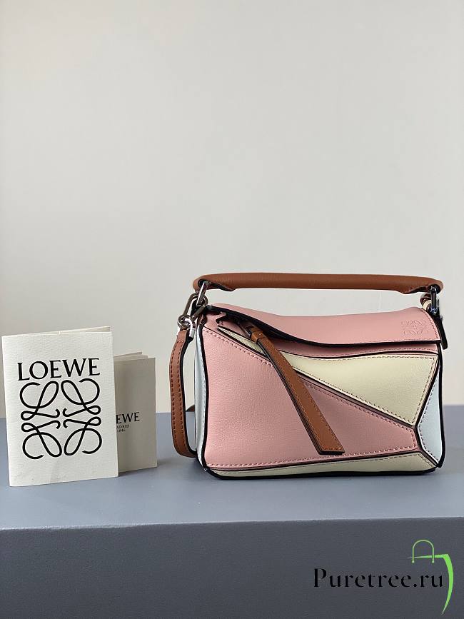 Loewe Mini Puzzle bag in classic calfskin pink/ creme - 1