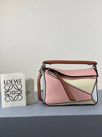 Loewe Mini Puzzle bag in classic calfskin pink/ creme