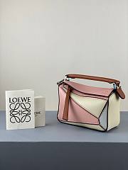 Loewe Mini Puzzle bag in classic calfskin pink/ creme - 4