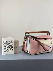 Loewe Mini Puzzle bag in classic calfskin pink/ creme - 3