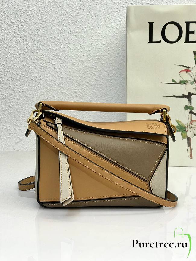 Loewe Mini Puzzle bag in classic calfskin gray / brown - 1