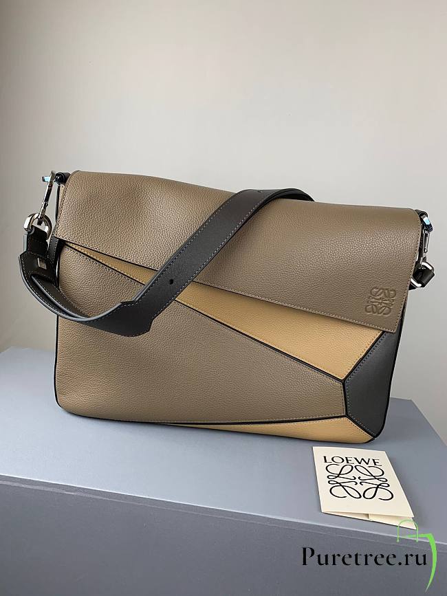 Loewe Puzzle messenger bag in classic calfskin avocado  - 1