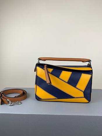 Loewe Small Puzzle bag in classic calfskin blue/ yellow