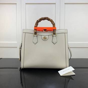 Gucci Diana medium tote bag in white leather | 655658