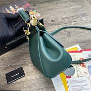 D&G dauphine leather Sicily small bag in green - 5
