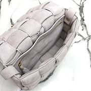 BV Padded Casette Cross-body Bag in chalk velvet | 591970 - 2