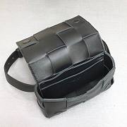 Bottega Veneta Belt Cassette bag in black - 3