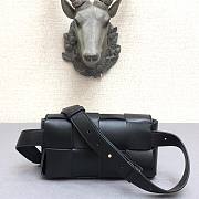 Bottega Veneta Belt Cassette bag in black - 4