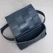 Bottega Veneta Belt Cassette bag in blue - 2