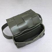 Bottega Veneta Belt Cassette bag in dark green - 4