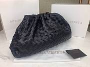 Bottega Veneta handwoven leather pouch in black - 4