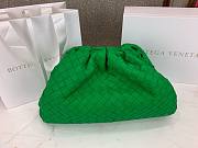 Bottega Veneta handwoven leather pouch in green - 4