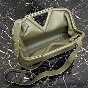 Bottega Veneta top handle bag in camping  - 2