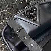 Bottega Veneta | Medium Point Black Calfskin Handle Bag - 35 x 26 x 12cm - 5