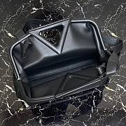 Bottega Veneta | Medium Point Black Calfskin Handle Bag - 35 x 26 x 12cm - 2