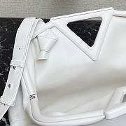 Bottega Veneta top handle bag in white - 5