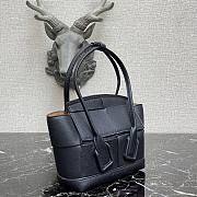 Bottega Veneta Mini intreccio leather top handle bag black - 6