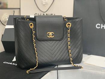 Chanel shopping bag V quilter black leather 