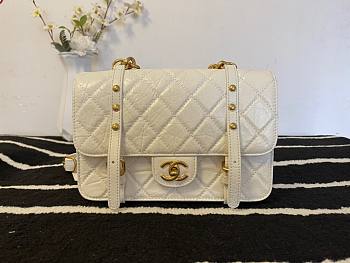 Chanel FlapBag White Leather AS2696