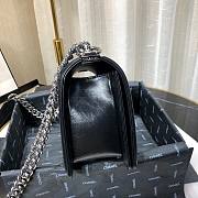 Chanel Medium Crinkled Calfskin Chevron Boy Flap Bag Black - 3