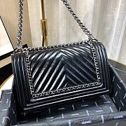 Chanel Medium Crinkled Calfskin Chevron Boy Flap Bag Black - 5