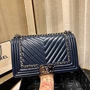 Chanel Medium Crinkled Calfskin Chevron Boy Flap Bag Blue - 4