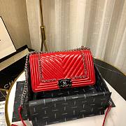 Chanel Medium Crinkled Calfskin Chevron Boy Flap Bag Red - 3