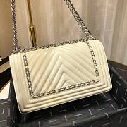 Chanel Medium Crinkled Calfskin Chevron Boy Flap Bag White - 3