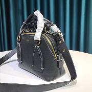 Chloe Small Daria day bag in grained & shiny calfskin black - 6