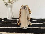 Chanel 19 case phone white leather - 5
