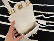 Chanel 19 case phone white leather - 6