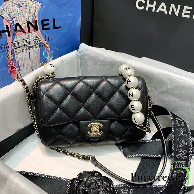 Chanel pearl chain flap bag - 1