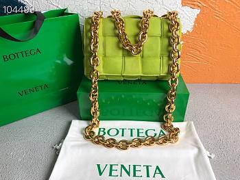 Bottega Veneta Chain Cassette Velvet Green | 631421