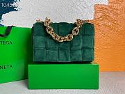 Bottega Veneta Chain Cassette Velvet Dark Green | 631421 - 1