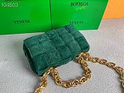 Bottega Veneta Chain Cassette Velvet Dark Green | 631421 - 2