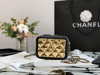 CHANEL | Small Gold Vanity Case in Lambskin Black - 15 x 11 x 6.5 cm