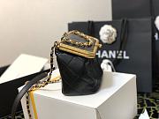 CHANEL | Lambskin Kiss-Lock Bag -  AS1886 - 15 x 22 x 9 cm - 5