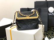 CHANEL | Lambskin Kiss-Lock Bag -  AS1886 - 15 x 22 x 9 cm - 4