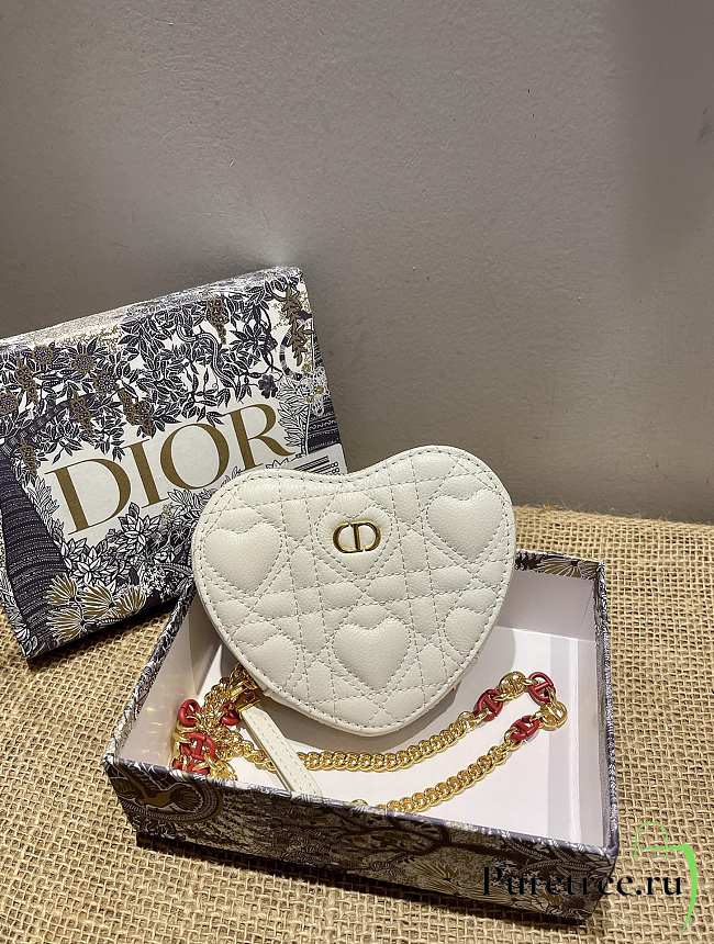 DIOR | DIORAMOUR CARO Heart White Chain Bag- S5097 - 11 x 10 x 1.5 cm - 1