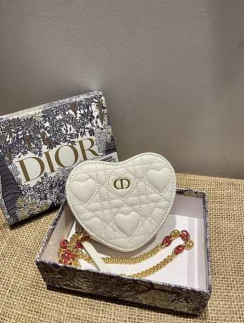 DIOR | DIORAMOUR CARO Heart White Chain Bag- S5097 - 11 x 10 x 1.5 cm