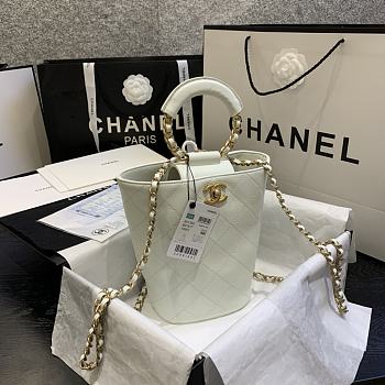 CHANEL | White Chain handle Bucket Bag - AS1362 - 32 x 26 x 15 cm