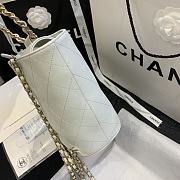 CHANEL | White Chain handle Bucket Bag - AS1362 - 32 x 26 x 15 cm - 6
