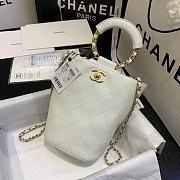 CHANEL | White Chain handle Bucket Bag - AS1362 - 32 x 26 x 15 cm - 3