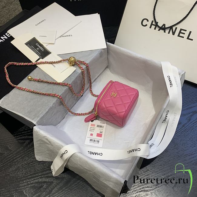 Chanel | Classic Pink Box With Chain - AP1447 - 10.5 x 8.5 x 7 cm USD 315.00  - 1