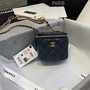 Chanel | Classic Blue Box With Chain - AP1447 - 10.5 x 8.5 x 7 cm - 5