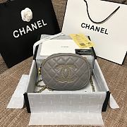 Chanel | Grey Lambskin Studded Logo Camera Case - AS1511 - 13 x 20 x 5 cm - 1