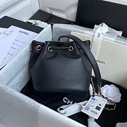 Chanel | Logo Charm CC Black Lambskin Bucket Bag - 16 x 17 x 13 cm - 5